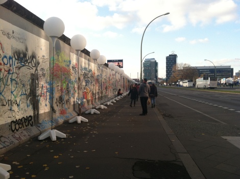 The balloons as they mark the path of the Berlin Wall at East Side Gallery